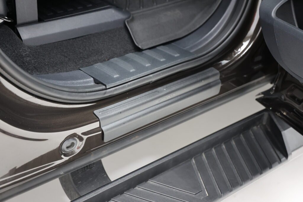 WEATHERTECH | SILLPROTECTOR | 2019+ RAM 1500 | SET | CREW CAB gallery image
